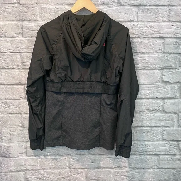 The North Face Women’s Medium Grey & Pink Sanctuary Wind Breaker Jacket - Picture 3 of 12